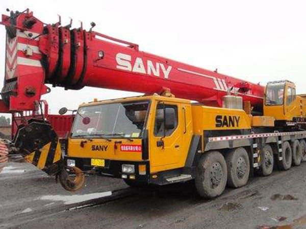 冬季隨車(chē)吊應(yīng)該怎樣保養(yǎng)和操作注意事項(xiàng)？